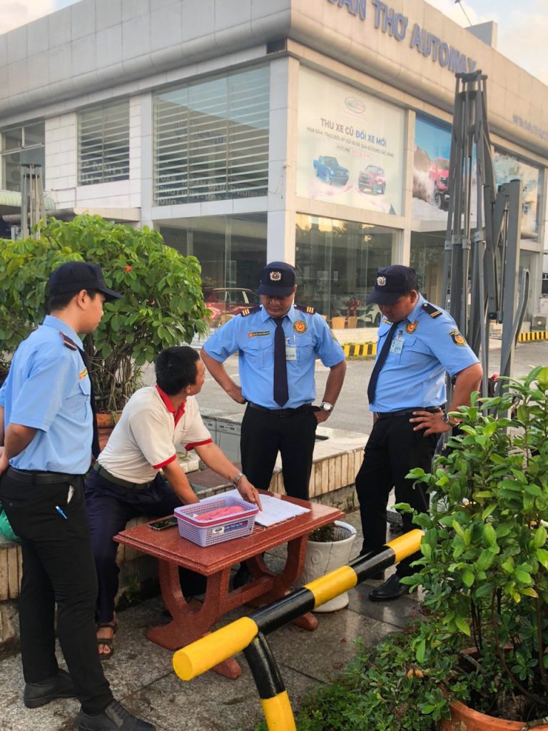 Triển khai nhiệm vụ cho nhân viên bảo vệ